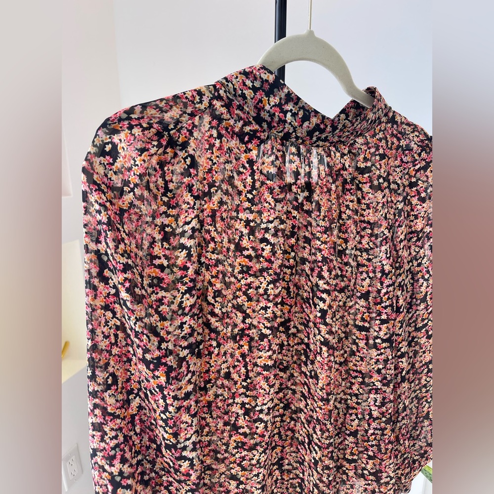 Nice blouse with flower prints